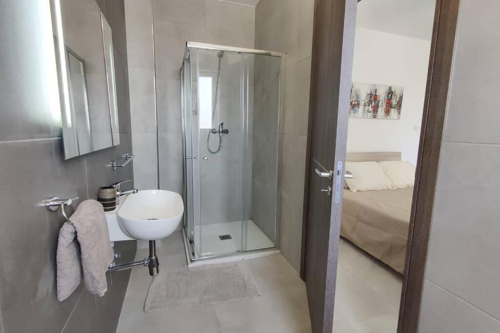 Brand New 3 Bedroom Apartment Close To The Sea Gzira Exterior foto