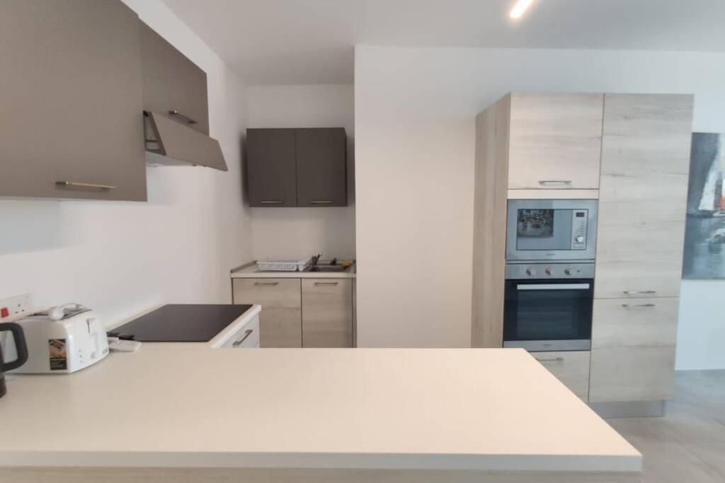 Brand New 3 Bedroom Apartment Close To The Sea Gzira Exterior foto