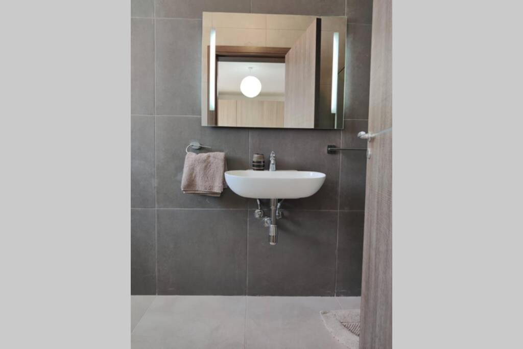 Brand New 3 Bedroom Apartment Close To The Sea Gzira Exterior foto