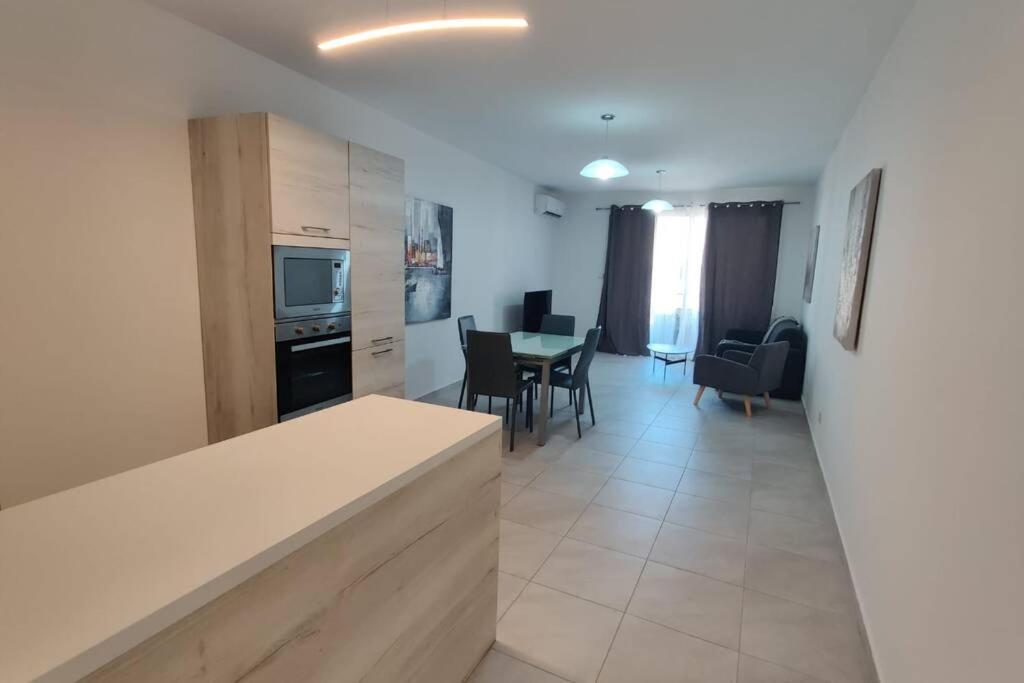 Brand New 3 Bedroom Apartment Close To The Sea Gzira Exterior foto